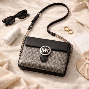 Michael Kors Monogram NWT Crossbody - Phone Bag in Gray & Black Wallet Built-In